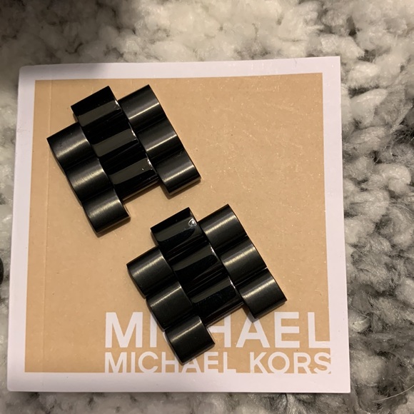 Michael Kors Oversized Dylan Black-Tone Unisex Watch - Picture 8 of 12